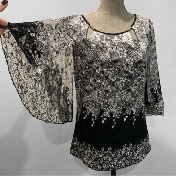 Amanda collection Bell Sleeve Blouse size large - Picture 2 of 15